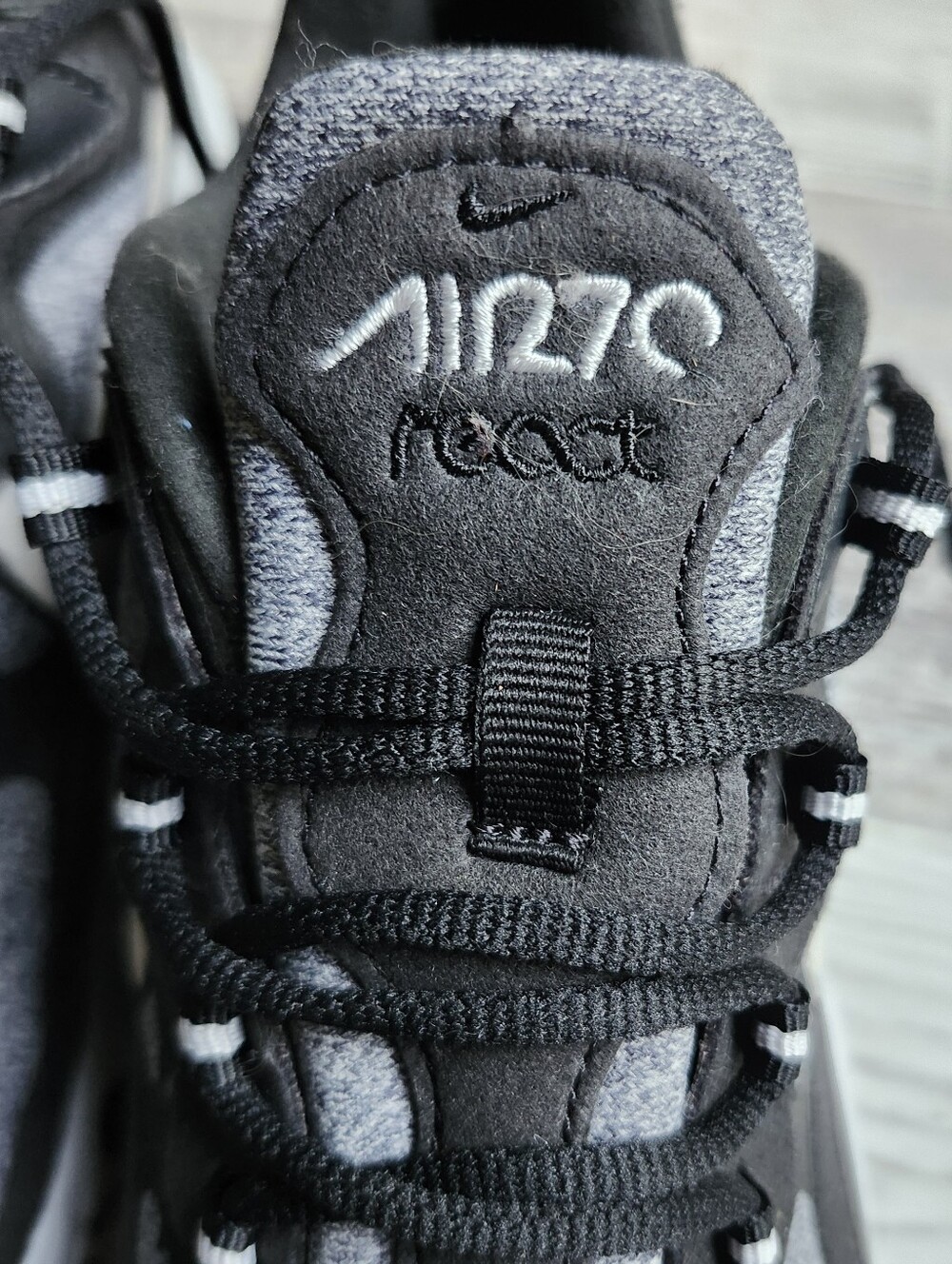 Nike Air Max 270 React Black Gray Running Shoes Women's Size 7 AT6174-001 - Picture 5 of 7